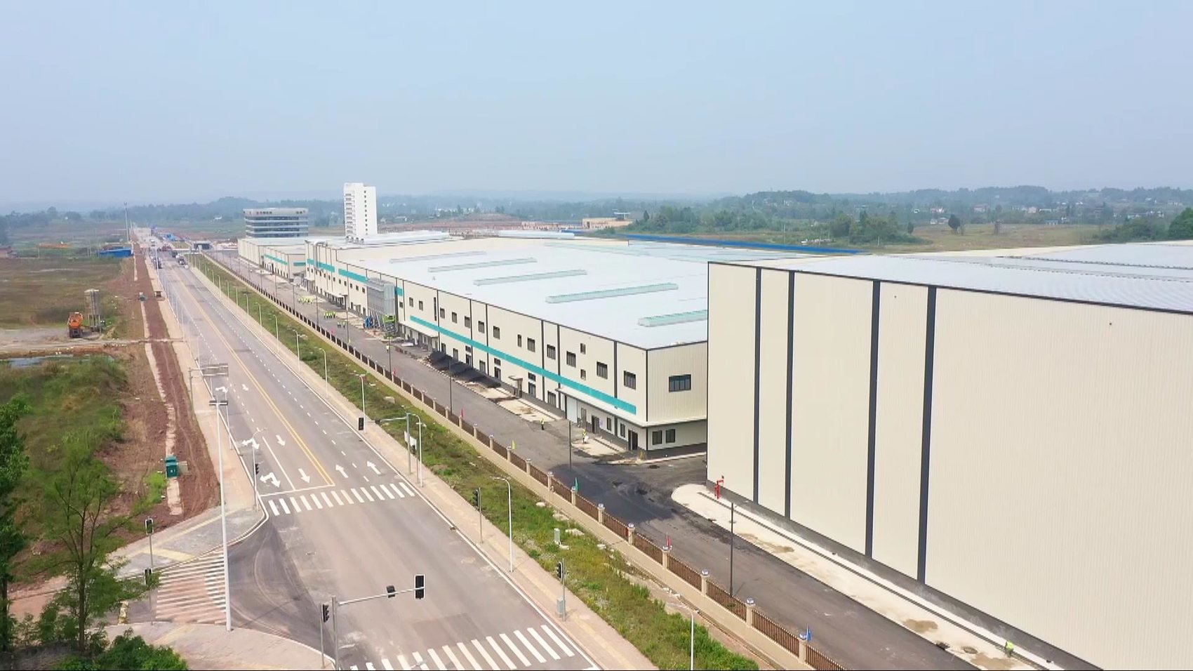 中顺洁柔（达州）30万吨浆纸一体化项目一期10万吨生活用纸造纸产线。田蓉 摄